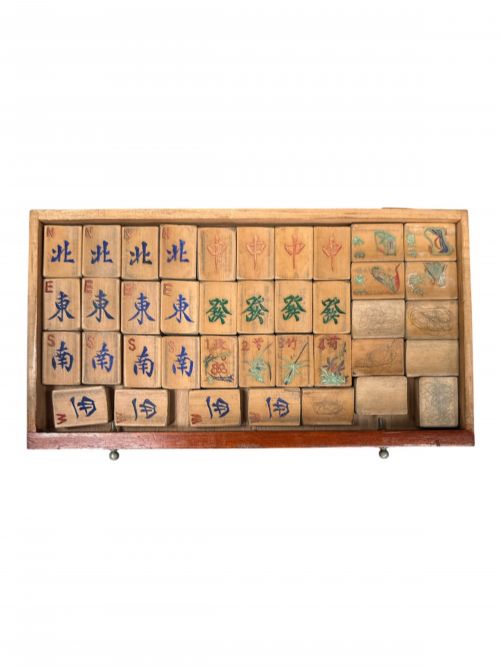 ANTIQUE CHINESE MAHJONG SET IN FITTED WOODEN CABINET - ADDITIONAL PHOTO 1