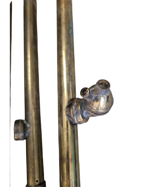 VICTORIAN BRASS GARDEN SYRINGES ROSE SPRAYERS SET OF THREE WOODEN HANDLES GREENHOUSE PLANT MISTERS - ADDITIONAL PHOTO 2