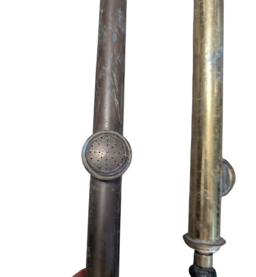 SET OF THREE VICTORIAN BRASS GARDEN SYRINGES ROSE SPRAYS WITH WOODEN HANDLES C1900 - ADDITIONAL PHOTO 2