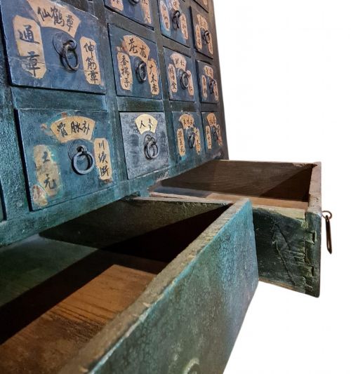 ANTIQUE CHINESE ELM APOTHECARY CHEST OF 80 DRAWERS SHANXI PROVINCE LATE 19TH EARLY 20TH CENTURY CHINESE MEDICINE CABINET - ADDITIONAL PHOTO 5