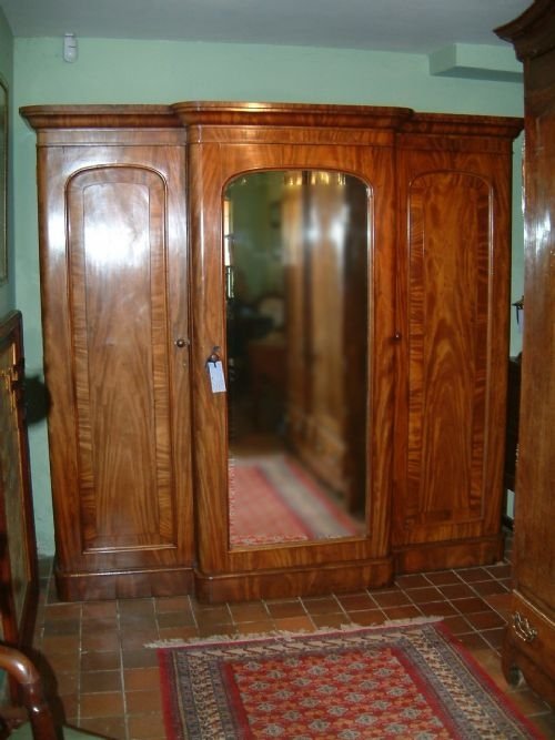 Victorian Mahogany Mirrored Triple Wardrobe with Linen Slides & Drawers