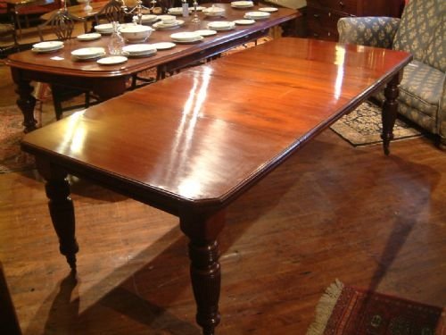 Edwardian Mahogany Extending Dining Table with Original Leaves