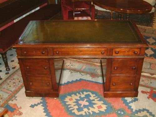 Edwardian Mahogany Pedestal Desk