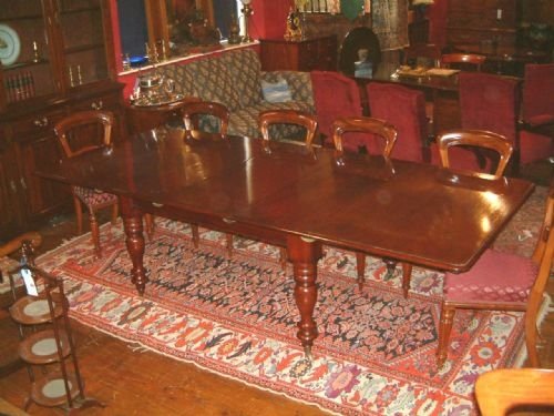 Victorian Mahogany Extendingdining Table