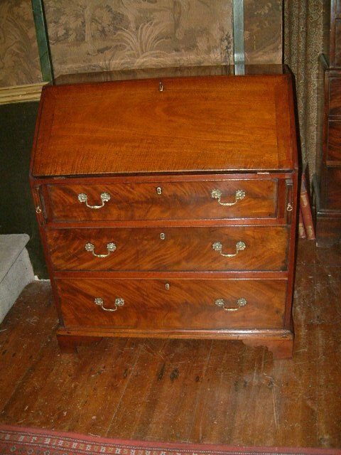 18th Century Oak & Mahogany
bureau
