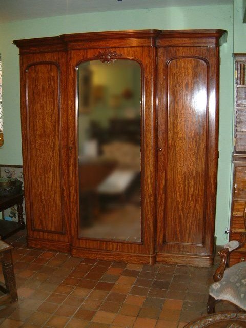 Superb Victorian Figured Mahogany Triple Wardrobe with Linen Slides & Drawers