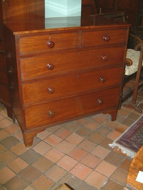 Victorian Mahogany Chest of Drawers with Original Wooden Knobs