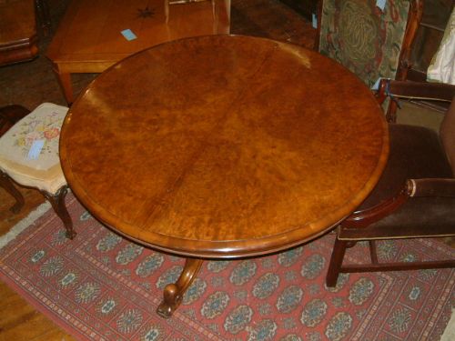 Large Victorian Walnut Pedestal Tilt-top Dining Table