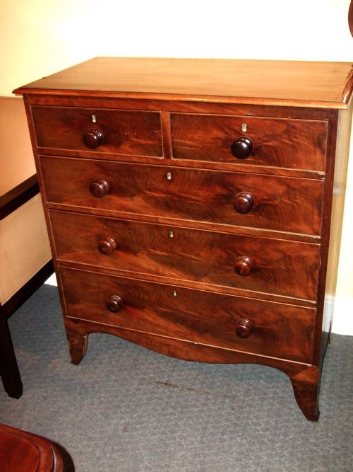 Victorian Flame Mahogany Chest of Drawers with Original Wooden Knobs