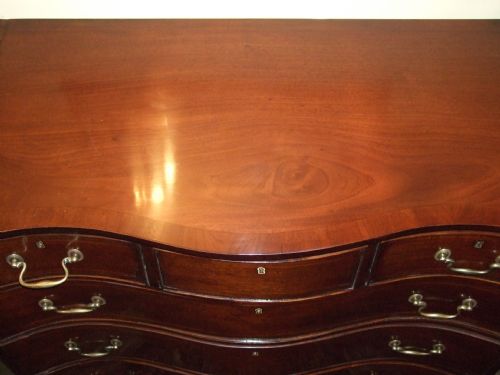 EARLY 19TH CENTURY MAHOGANY SERPENTINE CHEST OF DRAWERS - ADDITIONAL PHOTO 1