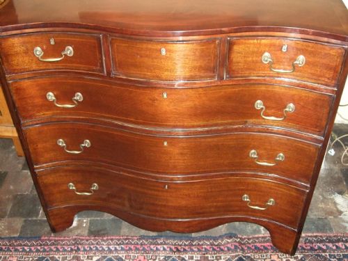 EARLY 19TH CENTURY MAHOGANY SERPENTINE CHEST OF DRAWERS - ADDITIONAL PHOTO 2