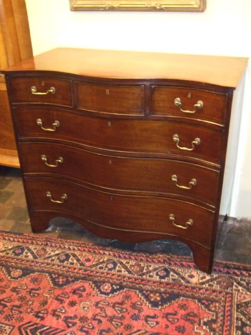 EARLY 19TH CENTURY MAHOGANY SERPENTINE CHEST OF DRAWERS - ADDITIONAL PHOTO 3