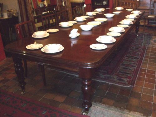 Victorian Mahogany Extending Dining Table.