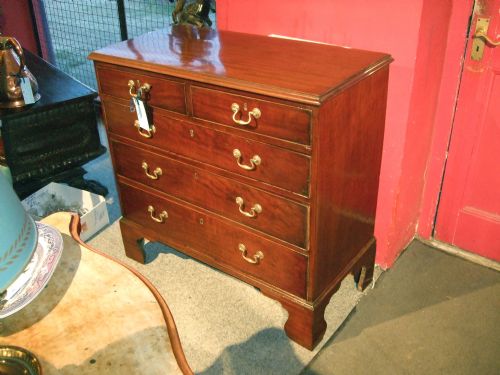 18thc Mahogany Chest of Drawers with Bracket Feet
