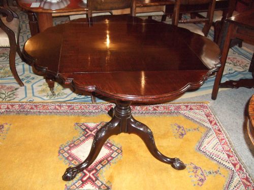 Victorian Mahogany Pedestal Drop Sided Centre Table on Carved Legs