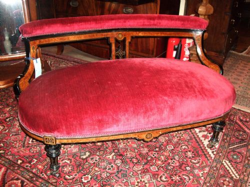 Charming Victorian Amboyna & Ebonised Settee with Fine Seaweed Inlay & Inlaid Medallions