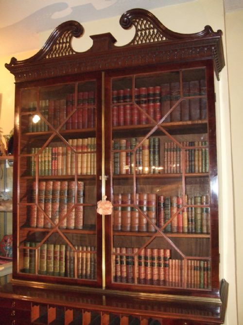FINE QUALITY MAHOGANY GEORGE3RD SECRETAIRE BOOKCASE WITH SWAN NECK PEDIMENT PROVENANCE LORD GRETTON STAPLEFORD PARK LEICESTERSHIRE - ADDITIONAL PHOTO 3