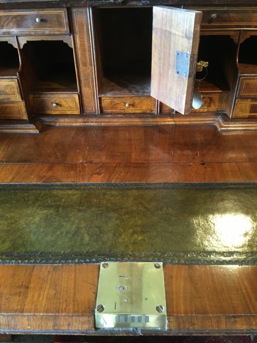 QUEEN ANNE PERIOD WALNUT BUREAU BOOKCASE WITH ORIGINAL MIRRORED DOORS C1710 - ADDITIONAL PHOTO 5