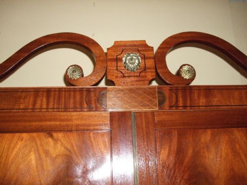 IRISH REGENCY PERIOD MAHOGANY LINEN PRESS - ADDITIONAL PHOTO 3