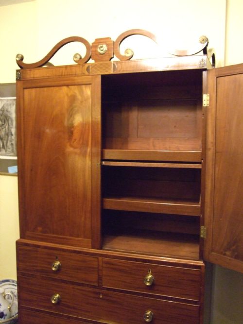 IRISH REGENCY PERIOD MAHOGANY LINEN PRESS - ADDITIONAL PHOTO 5