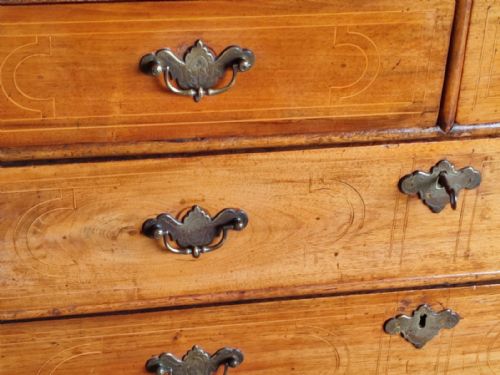 QUEEN ANNE PERIOD WALNUT INLAID CHEST OF DRAWERS WITH BRASS HANDLES - ADDITIONAL PHOTO 2