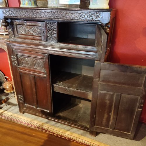 CHARLES 1ST OAK COURT CUPBOARD C1640 - ADDITIONAL PHOTO 4
