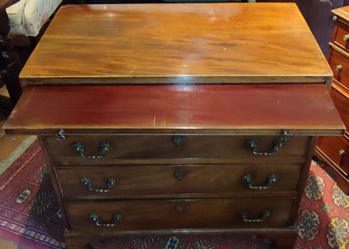 GEORGE 3RD MAHOGANY CHEST OF DRAWERS WITH BRUSHING SLIDE - ADDITIONAL PHOTO 3
