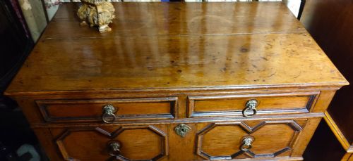 18THC OAK CHEST OF DRAWERS - ADDITIONAL PHOTO 1