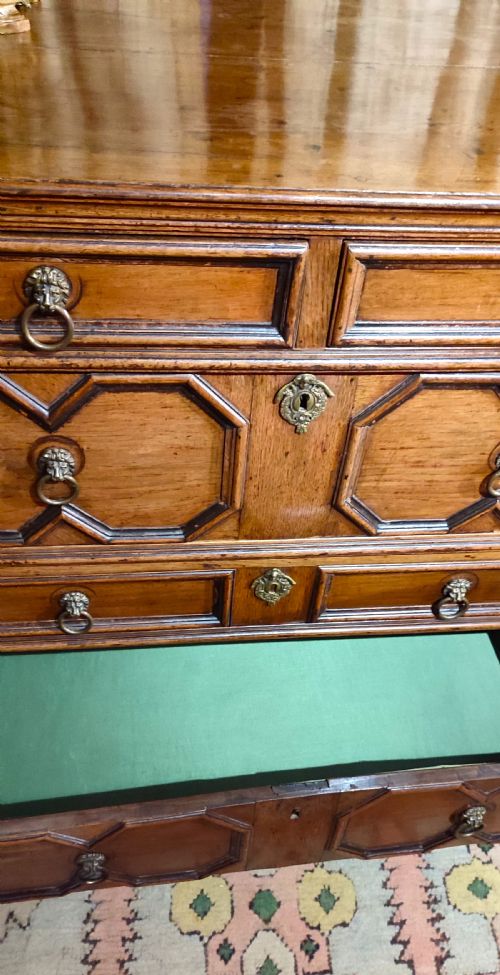 18THC OAK CHEST OF DRAWERS - ADDITIONAL PHOTO 2