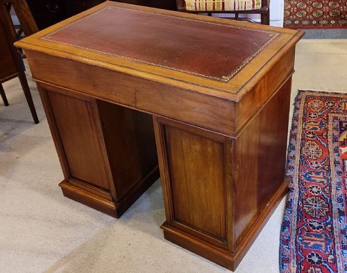 VICTORIAN PEDESTAL DESK - ADDITIONAL PHOTO 2