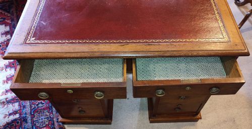 VICTORIAN PEDESTAL DESK - ADDITIONAL PHOTO 4