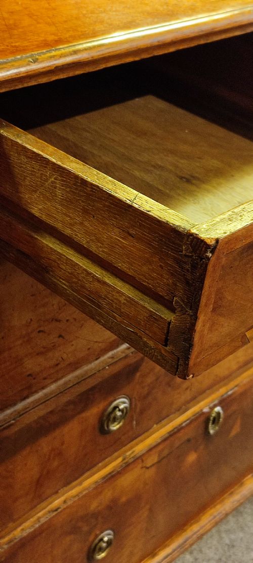 WILLIAM MARY OAK WALNUT CHEST OF DRAWERS - ADDITIONAL PHOTO 4