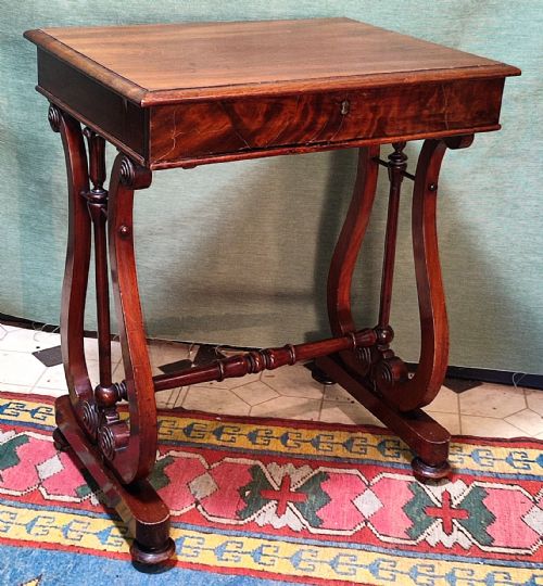WILLIAM 1VTH MAHOGANY OCCASIONAL TABLE