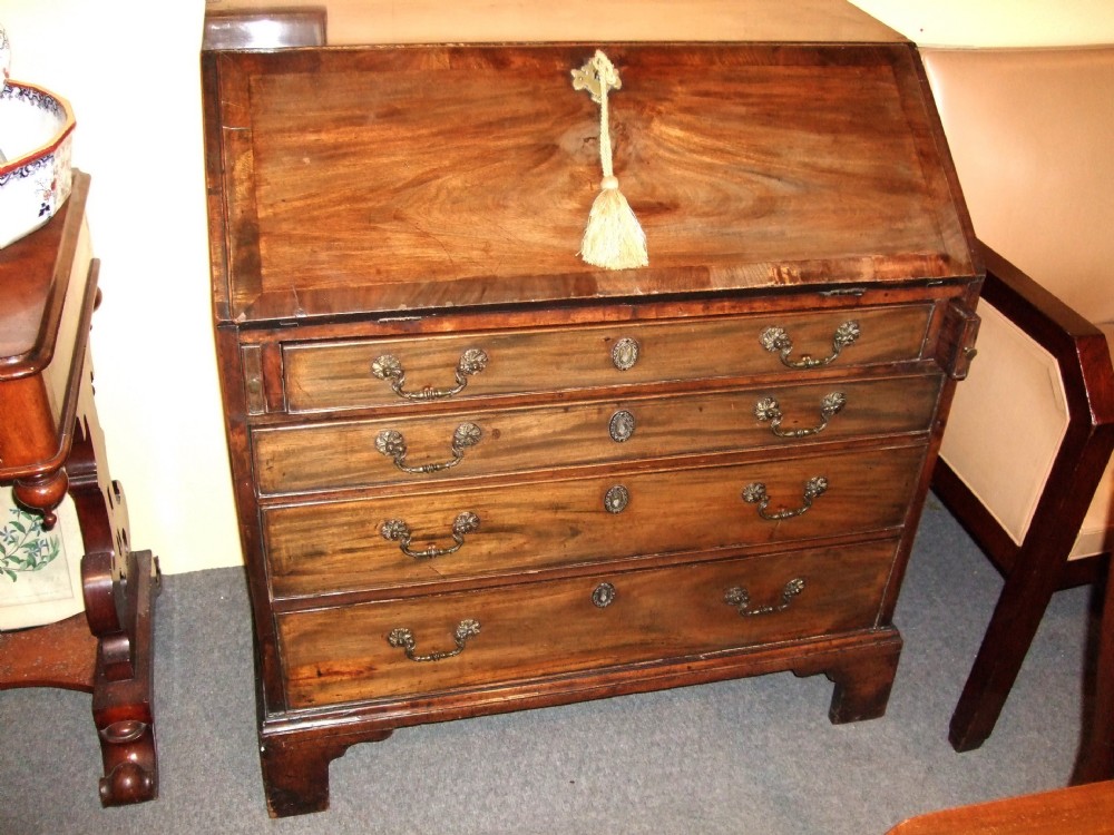 18thC Small Mahogany Bureau with Fitted Interior & Well