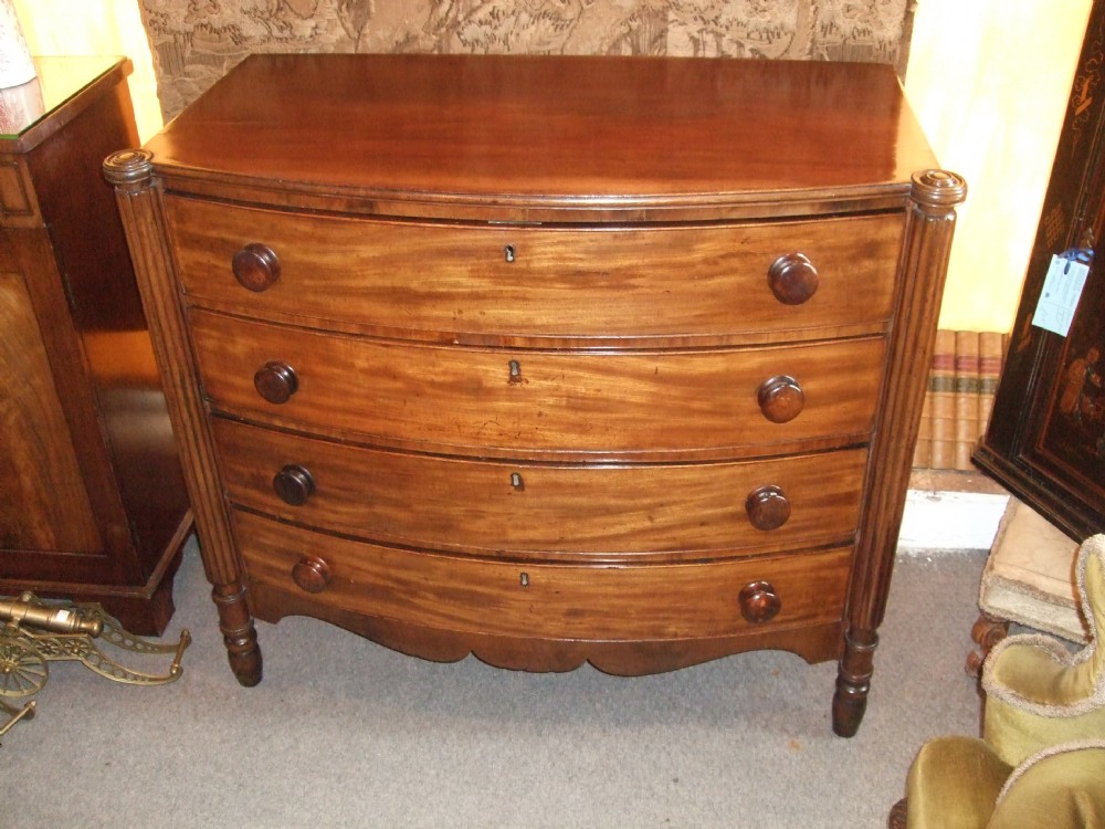 Gillows Style Regency Bow Fronted Chest of Drawers with Wooden Knobs