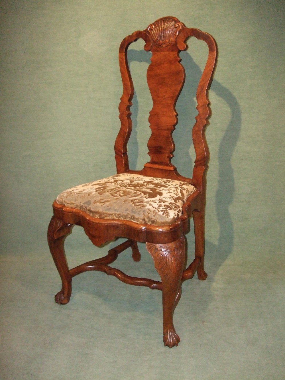 Set of 10 Walnut Queen Anne Style Dining Chairs C.1920 (Inc 2 Carvers)