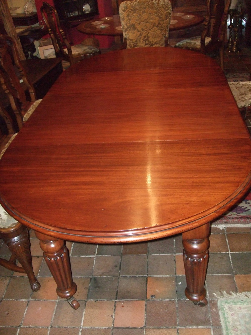 Victorian Mahogany Extending Dining Table with 2 Leaves.