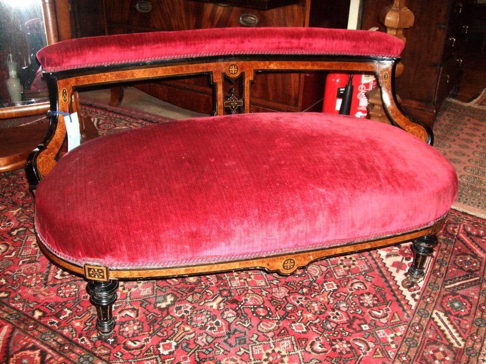 Charming Victorian Amboyna & Ebonised Settee with Fine Seaweed Inlay & Inlaid Medallions 