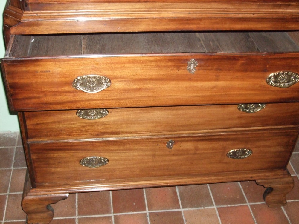 Superb 18thC Mahogany Chest on Chest with Blind Fretwork. View III