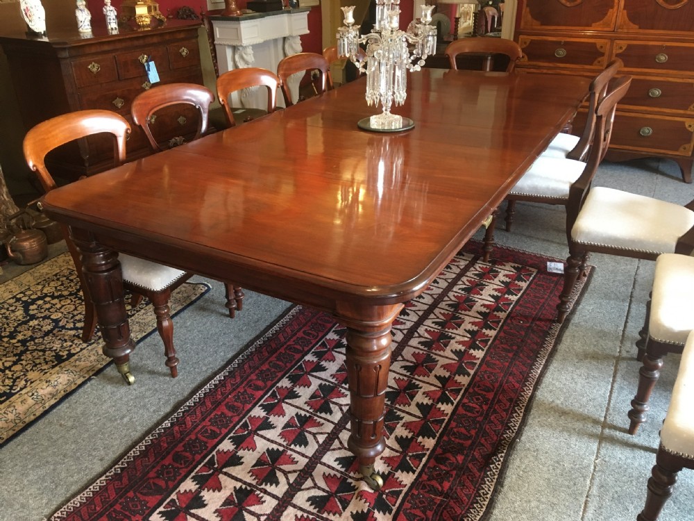 William 1Vth Mahogany extending Dining Table with 3 Leaves