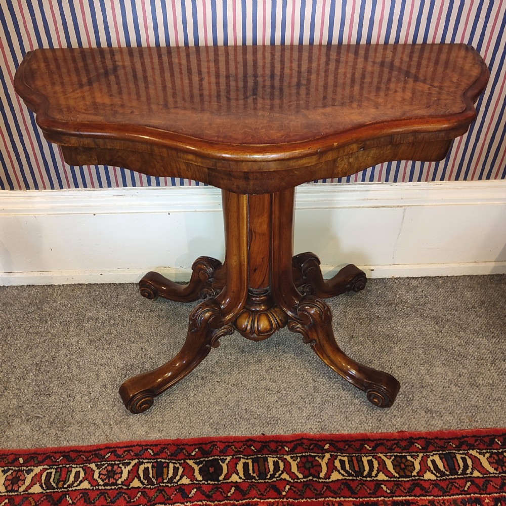 Unusual Stand Burr Walnut Victorian Tea Table
