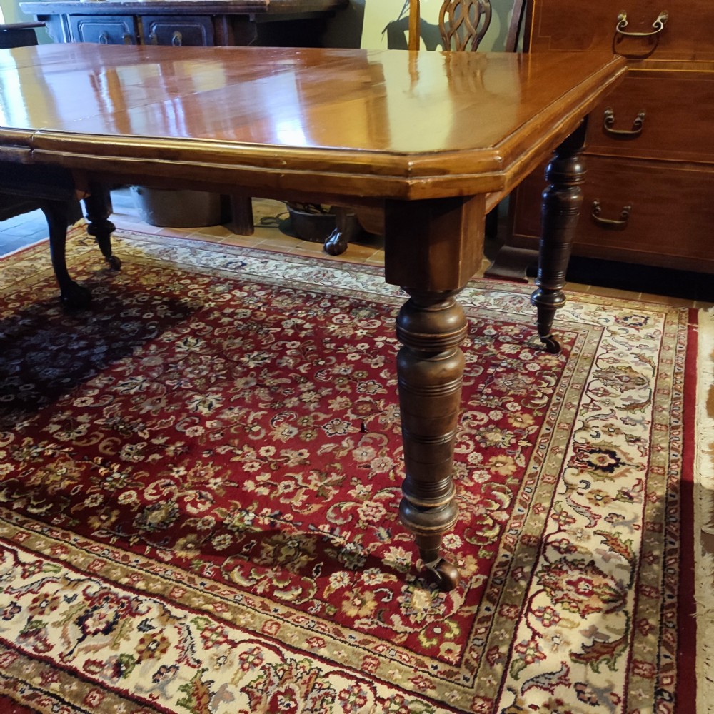 Victorian Walnut Extending Dining Table with One Leaf View II