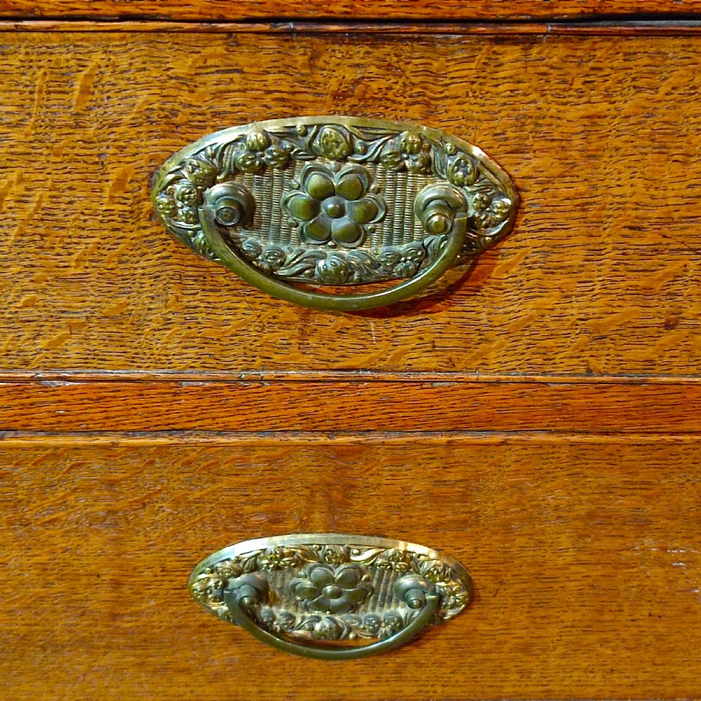 18thC Oak Chest Of Drawers View IV