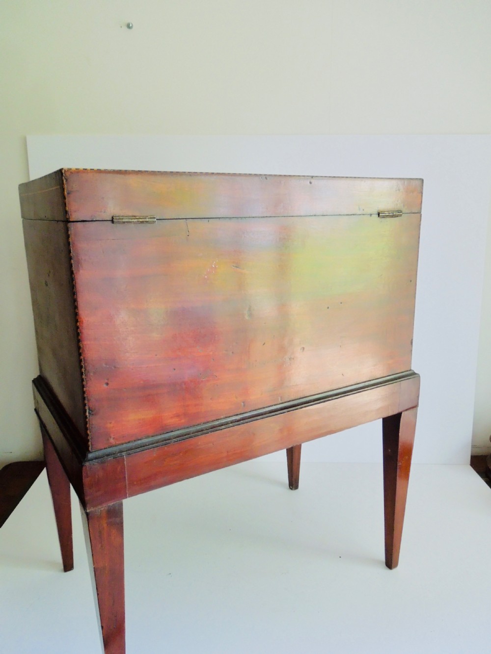 A Georgian mahogany wine cooler on square tapered legs featuring fine boxwood stringing and a central shell inlay medallion. View II