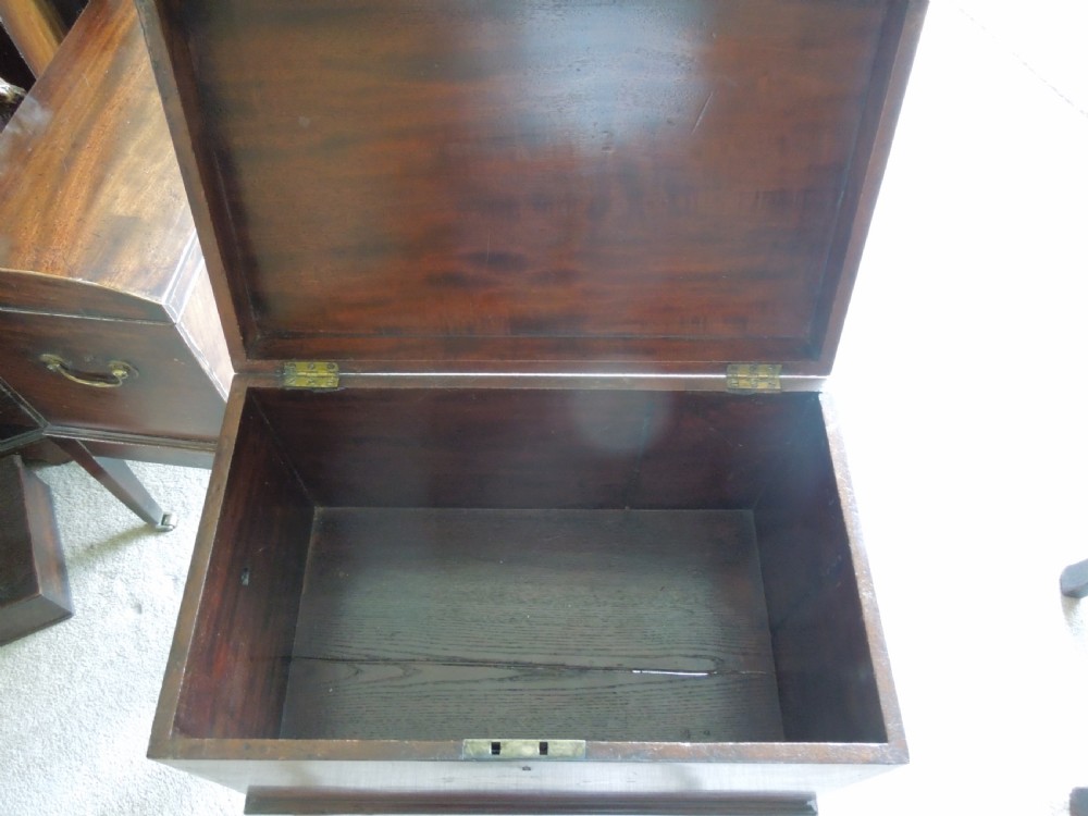 A Georgian mahogany wine cooler on square tapered legs featuring fine boxwood stringing and a central shell inlay medallion. View V