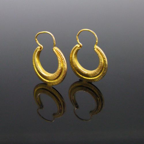 Vintage Yellow Gold Ribbed Creoles Hoop Earrings, France, Circa 1960