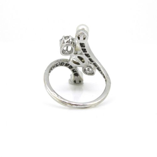 fig 3. An Edwardian platinum and white gold crossover ring set with central natural pearls and round diamonds along curved shoulders.