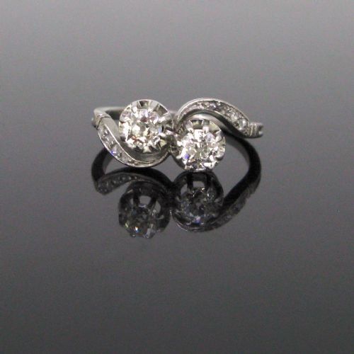 Antique Toi Et Moi Crossover Old Mine Diamonds Ring, Circa 1910, 18kt White Gold and Platinum