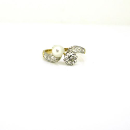 EDWARDIAN TOI ET MOI CROSSOVER NATURAL PEARL DIAMONDS RING 18KT GOLD AND PLATINUM CIRCA 1910 - ADDITIONAL PHOTO 1