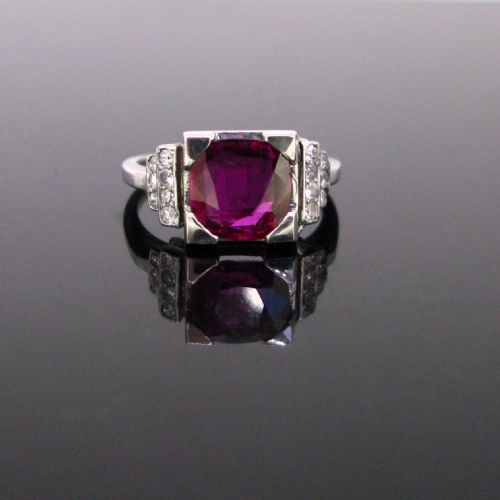 Art Deco Ruby Diamonds Ring, 18kt White Gold and Platinum, Circa 1925